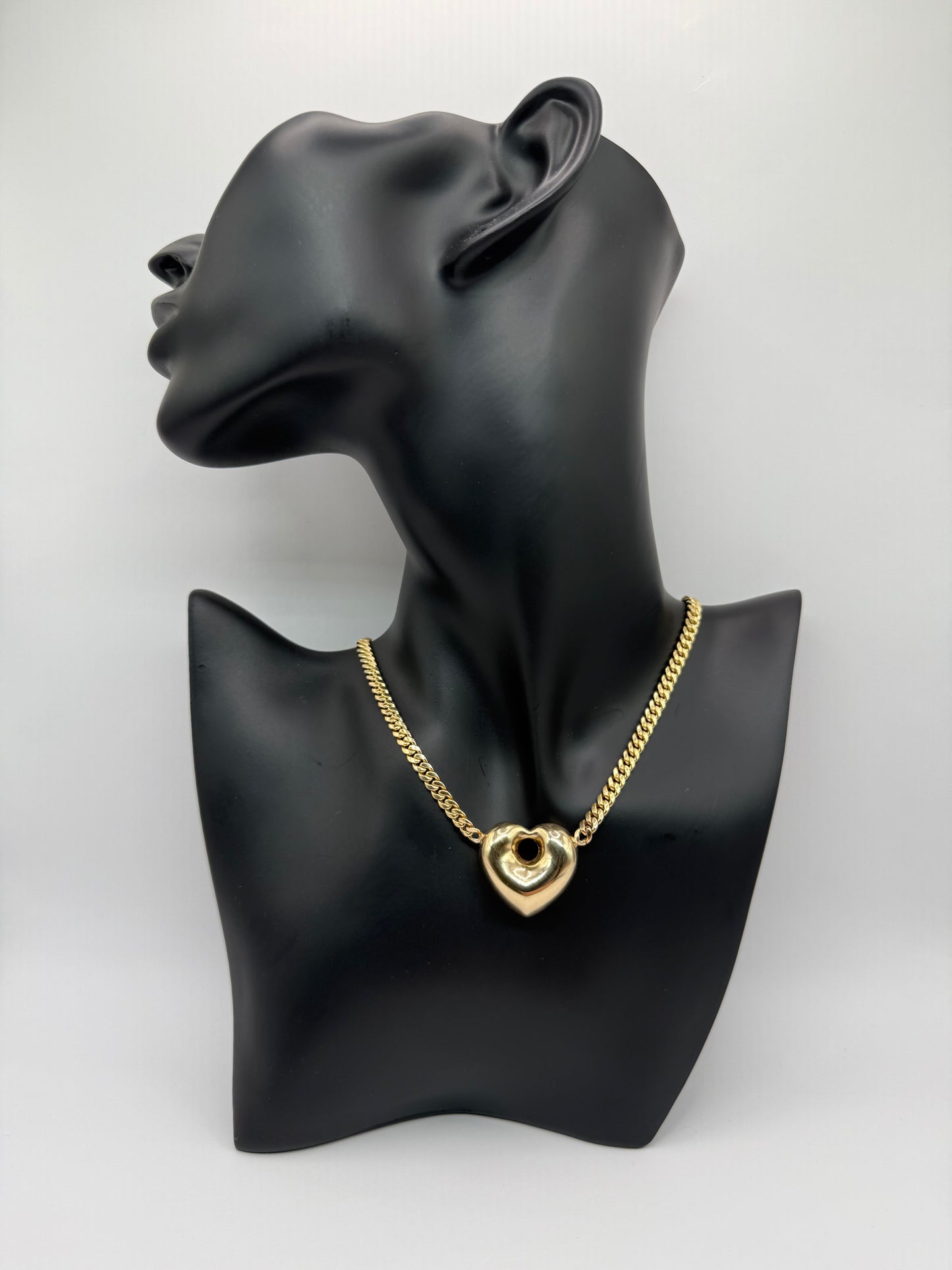 14K Gold Necklace with a heart pendent (17.5 in)